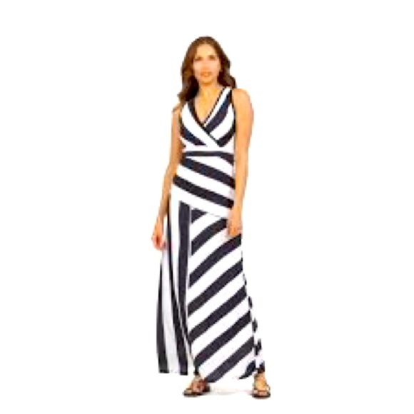 Go Couture Dresses & Skirts - GO COUTURE by Nordstroms Grey/white striped, SLIMMING,soft,V-neck Maxi-size XL